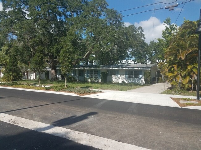 107 6th St E in Bradenton, FL - Building Photo - Building Photo