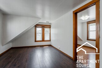 1334 W Barry Ave in Chicago, IL - Building Photo - Building Photo