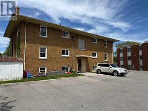 9-9 Riverview Blvd in St Catharines, ON - Building Photo - Building Photo