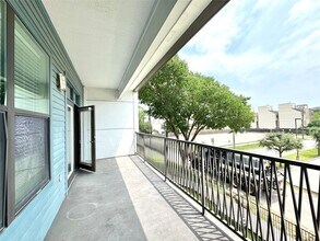 5454 Washington Ave in Houston, TX - Building Photo - Building Photo
