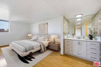 10535 Wilshire Blvd in Los Angeles, CA - Foto de edificio - Building Photo