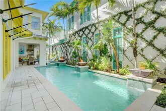 942 9th Ave S in Naples, FL - Building Photo - Building Photo