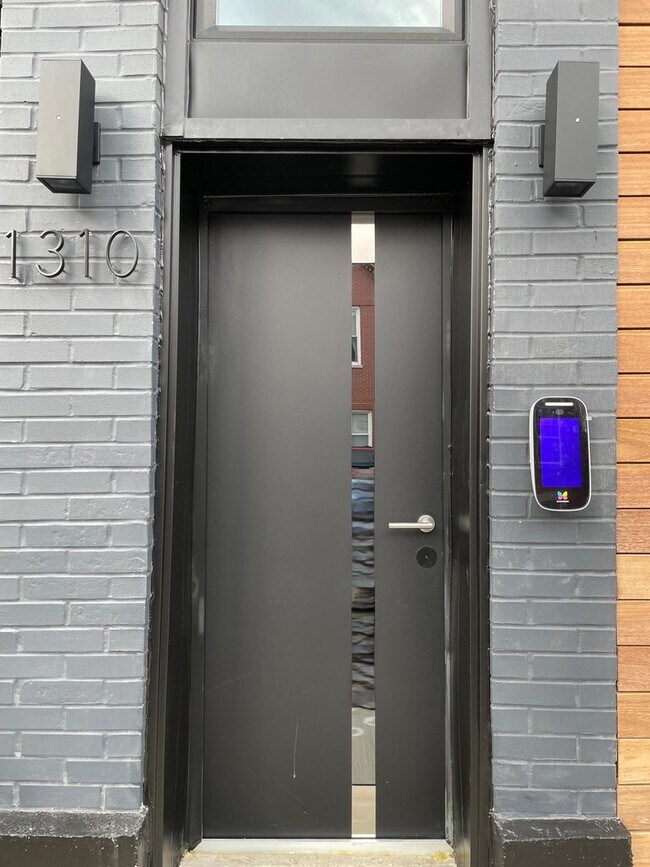 1310 W Erie St in Chicago, IL - Building Photo - Building Photo