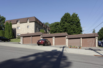 Park Apartments in Waconia, MN - Building Photo - Building Photo