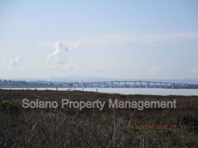 654 Catalina Cir in Vallejo, CA - Building Photo - Building Photo