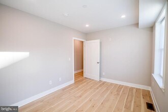 4926 Locust St in Philadelphia, PA - Building Photo - Building Photo