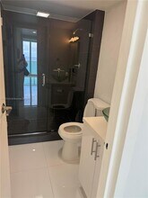 100 Bayview Dr, Unit PH06 in Sunny Isles Beach, FL - Building Photo - Building Photo