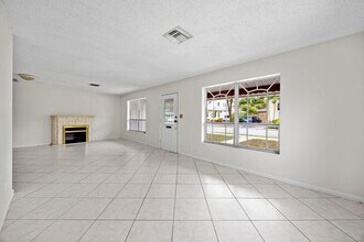 1828 N Palmway in Lake Worth Beach, FL - Building Photo - Building Photo