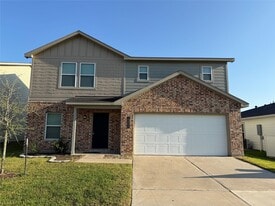 15535 Taylorcrest Dr in Cut And Shoot, TX - Building Photo