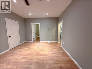 25 Drummond St in Brantford, ON - Building Photo - Building Photo