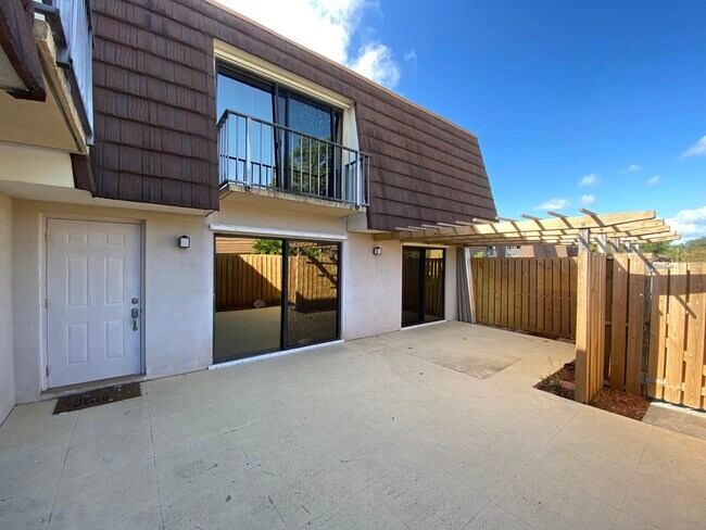 1116 11th Ln, Unit Garden lakes in Palm Beach Gardens, FL - Building Photo - Building Photo