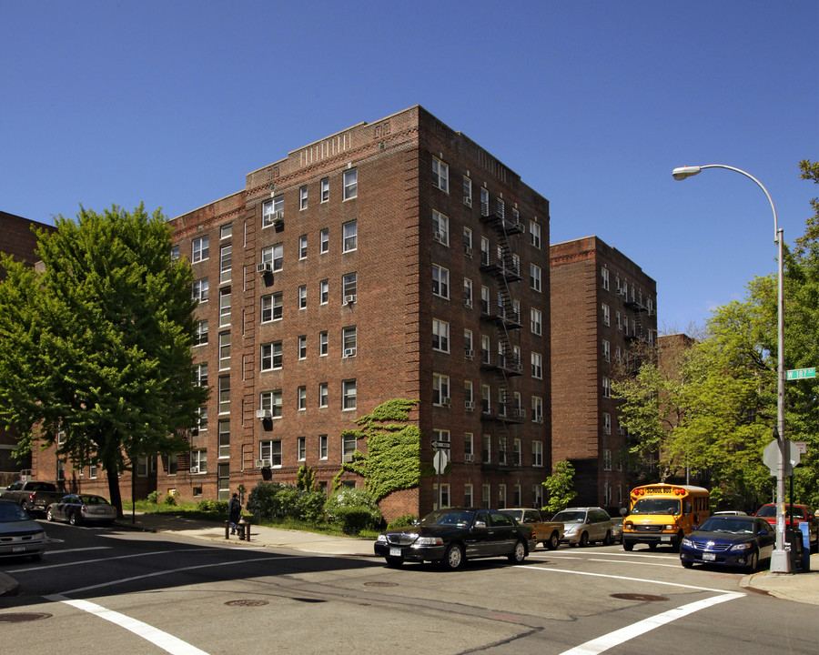 150 Bennett Ave in New York, NY - Foto de edificio