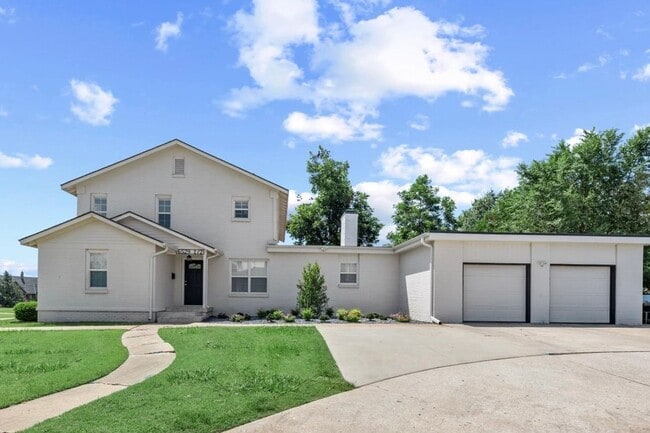 6529 Avondale Dr in Nichols Hills, OK - Building Photo - Building Photo