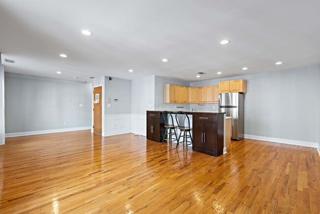 211-213-213 3rd St