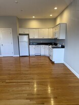 60 Pearl St in Braintree, MA - Building Photo
