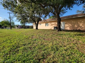 101 Sebring Cir in Lehigh Acres, FL - Building Photo - Building Photo