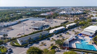 330 11th St N in Naples, FL - Building Photo - Building Photo