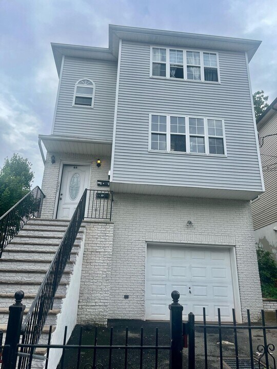 46 Chester Ave in Newark, NJ - Building Photo