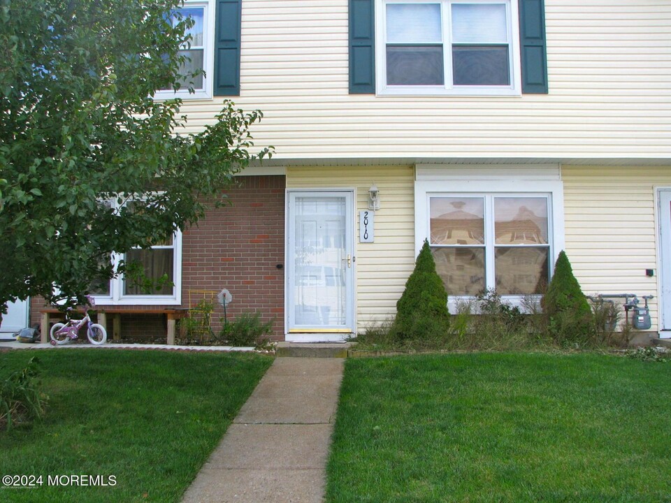 2010 Sawmill Rd in Brick, NJ - Building Photo