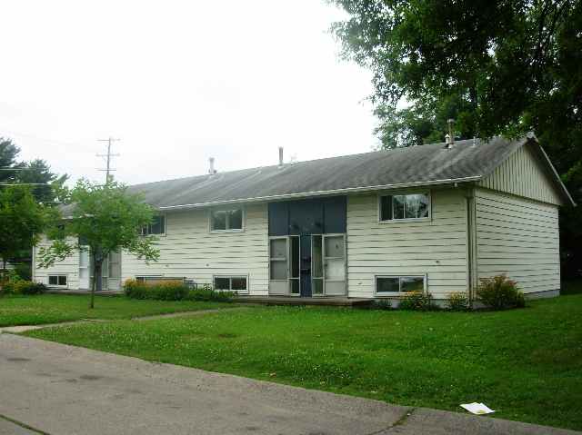 496 Lawnview Dr in Morgantown, WV - Building Photo