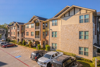 Century Lake Highlands in Dallas, TX - Building Photo - Building Photo