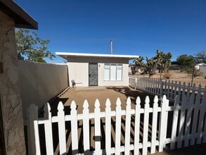 7475 Cherokee Trail, Unit 7475&1/2CherokeeTrail in Yucca Valley, CA - Building Photo - Building Photo