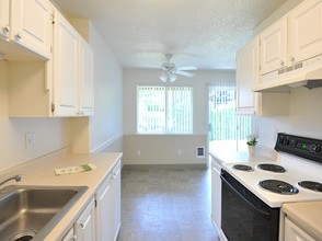 Hamilton Park Apartments in Portland, OR - Building Photo - Interior Photo