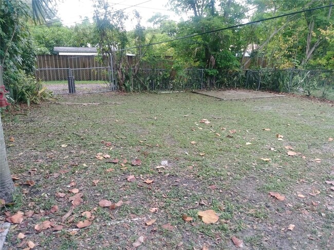 1541 NE 131st Ln in North Miami, FL - Foto de edificio - Building Photo