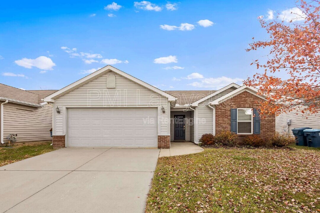 2361 Maxwell Dr in West Lafayette, IN - Building Photo