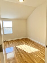 11 Greenville St, Unit 2 in Somerville, MA - Foto de edificio - Building Photo