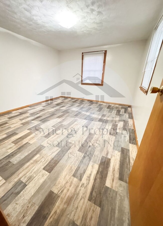 1070 Woodside Dr in Mansfield, OH - Building Photo - Building Photo