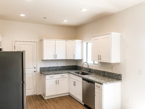 6020 Peck Ln in Paradise, CA - Foto de edificio - Building Photo