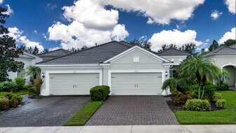 4920 Maymont Park Cir in Bradenton, FL - Building Photo