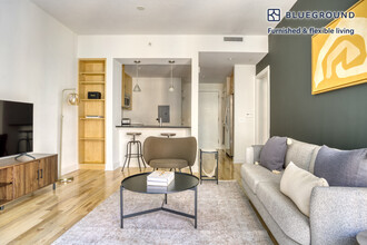 425 Massachusetts Ave NW in Washington, DC - Foto de edificio - Building Photo