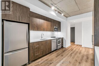 115-115 Larchmount Ave in Toronto, ON - Building Photo - Building Photo