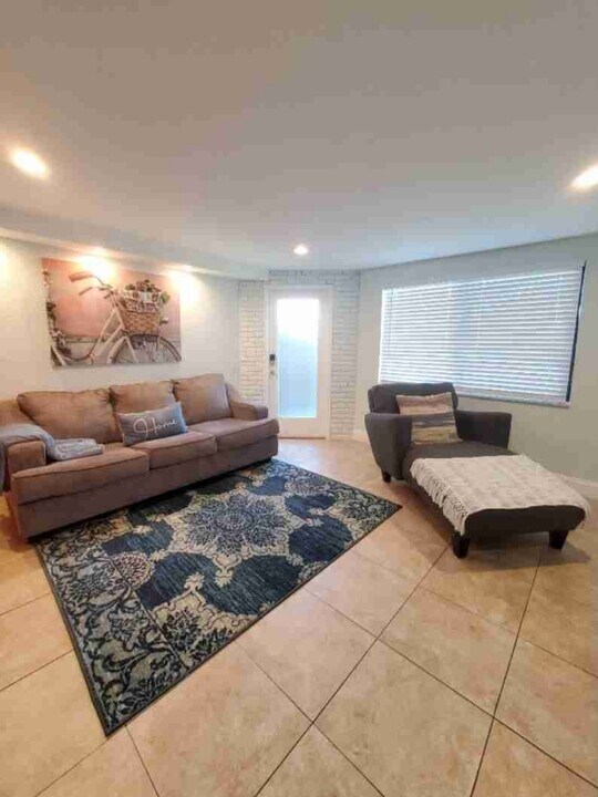 700 SE 14th Ct-Unit -3 in Fort Lauderdale, FL - Building Photo