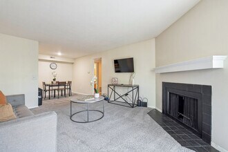 8129 Running Fox Rd in Columbus, OH - Building Photo - Building Photo