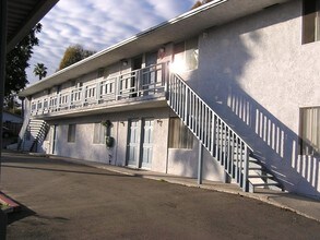 265-267 Cedar Rd in Vista, CA - Foto de edificio - Building Photo