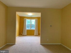 35 Oakmont Terrace in East Windsor, NJ - Building Photo - Building Photo