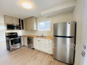 743 Martin Ave in Kelowna, BC - Building Photo - Building Photo