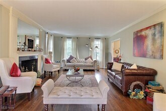 14575 Shaker Blvd in Shaker Heights, OH - Foto de edificio - Building Photo