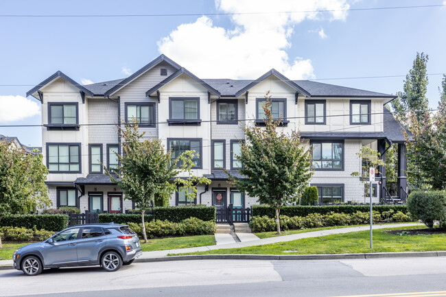 Woodland Park Townhouses in Langley, BC - Building Photo - Building Photo