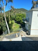 21154 Saddle Peak Rd in Topanga, CA - Building Photo