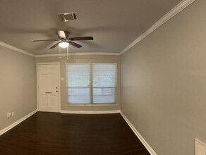 4702 Ella Blvd in Houston, TX - Building Photo - Building Photo