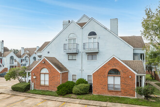 Camden Court Condominiums in Houston, TX - Building Photo - Building Photo