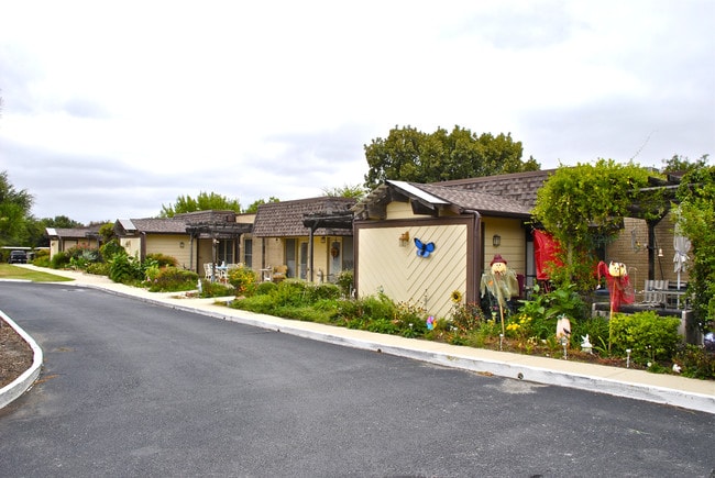 St. Francis Village in Crowley, TX - Foto de edificio - Building Photo