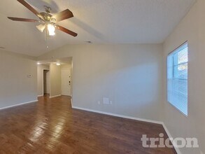 1416 Thistledown Dr in Brandon, FL - Foto de edificio - Building Photo