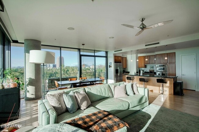 208 W Portland St, Unit 460 in Phoenix, AZ - Building Photo - Building Photo