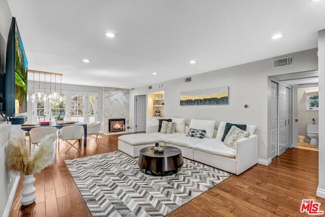 11918 Darlington Ave in Los Angeles, CA - Building Photo - Building Photo