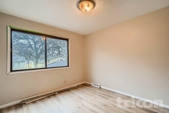 10810 Linwood Forest Dr, Unit 241 in Champlin, MN - Building Photo - Building Photo